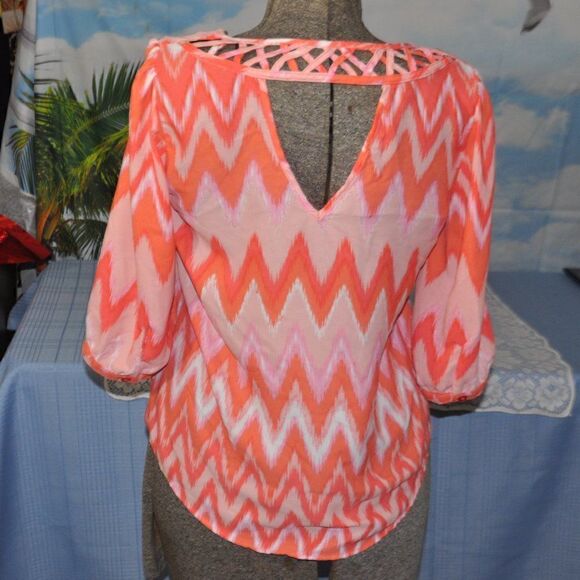 Chevron Patterned Women's Top - Picture 2 of 5